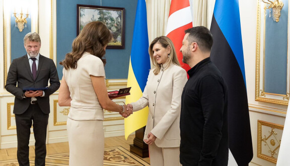 Presidentti Zelenskyi hänen puolisonsa Olena Zelenska luovuttivat Suzanne Innes-Stubbille prinsessa Olgan ritarikunnan kunniamerkin Kiovassa 11. syyskuuta 2025.