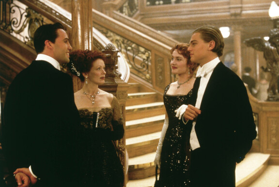 Titanicissa näyttelivät myös Frances Fisher (keskellä vasemmalla) sekä Kate Winslet (keskellä oikealla).