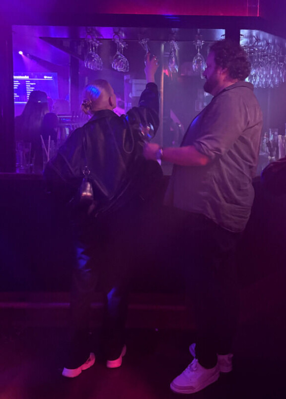 Erään blondin kanssa Sami oli erityisen likeisissä väleissä.