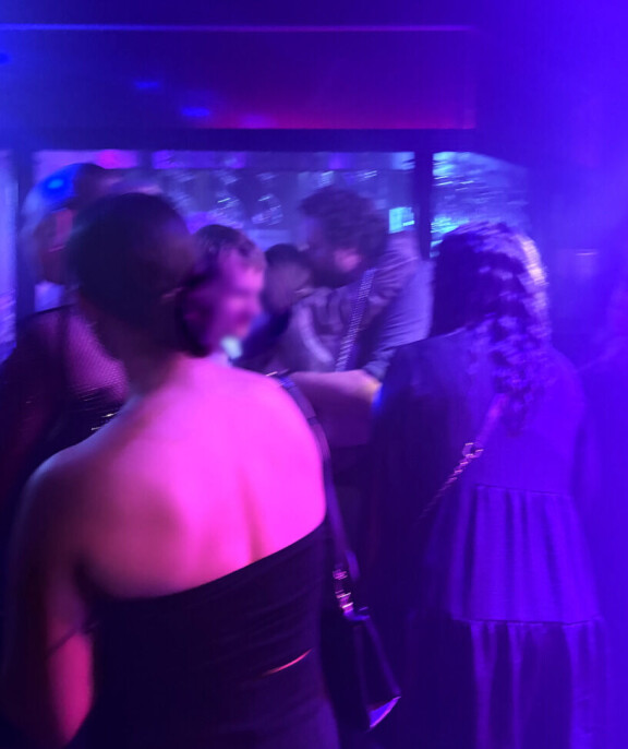 Useampi nainen halusi käydä moikkaamassa Samia.