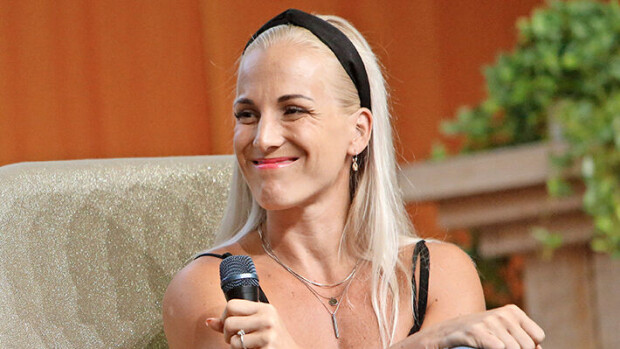 Nanna Karalahden rohkea imetyskuva julki: 'Hymyilevä vauva on best' Nanna Karalahti