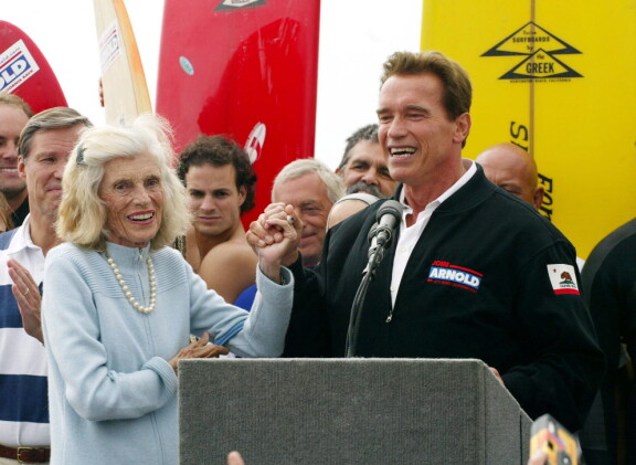 Eunice Kennedy oli näyttelijä Arnold Schwarzeneggerin anoppi. Eunice kuoli 88-vuotiaana vuonna 2009. Samassa kuussa menehtyi hänen pikkuveljensä Ted.