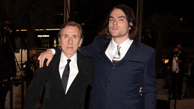 Suuri suru: näyttelijälegenda Tim Roth menetti 25-vuotiaan poikansa - sydäntäsärkevä tiedote: 'Hän kuoli perheensä käsivarsille' Cormac Roth ja Tim Roth