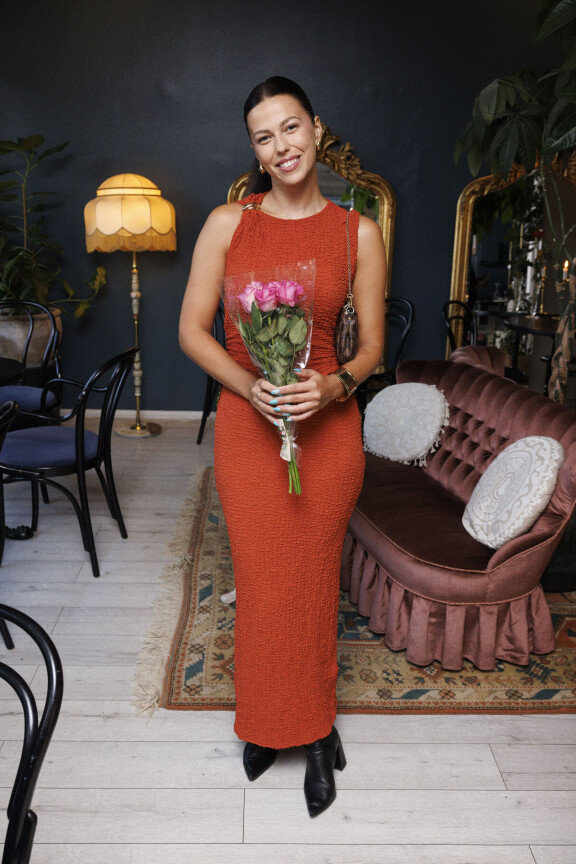 Vuoden 2020 Miss Suomi Viivi Altonen saapui onnittelemaan edeltäjäänsä.