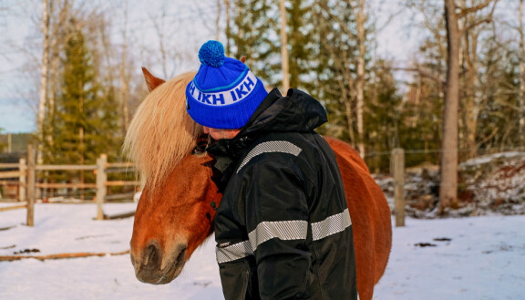 Lauri on huolissaan vaimostaan.