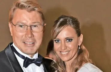 Mika Häkkisen Marketa-vaimon kohupaljastus: vehtasivat vuosia Mikan ollessa naimisissa!