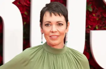 Olivia Colman vihaa intiimikohtauksia – tuntee pettävänsä miestään