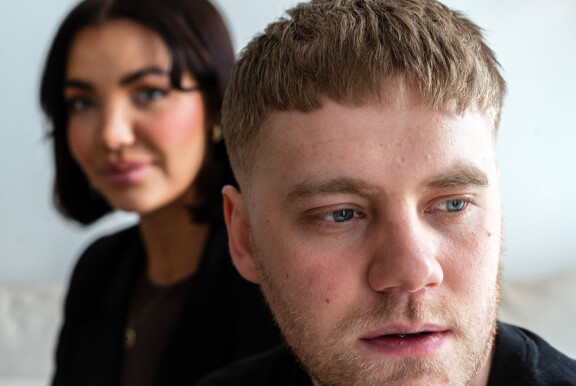 Sisarukset Wiljami ja Olivia Myllylä kertovat avoimesti päihteiden vaikutuksesta elämäänsä.