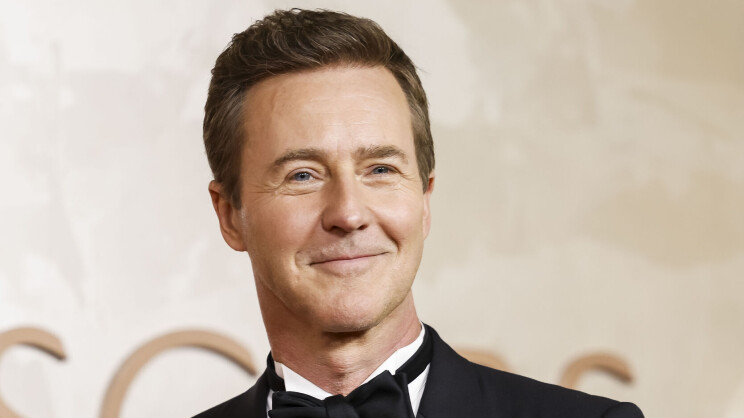 Edward Norton on sukua intiaanityttö Pocahontasille