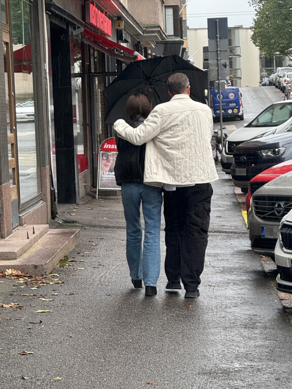 Hetken tie on kevyt kaksin kulkea, lauloi Tehosekoitin aikanaan.