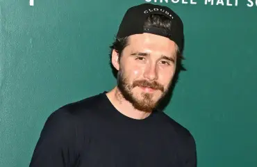Brooklyn Beckham rikkoi hiljaisuuden perheriidasta – "Puhuvat sontaa"