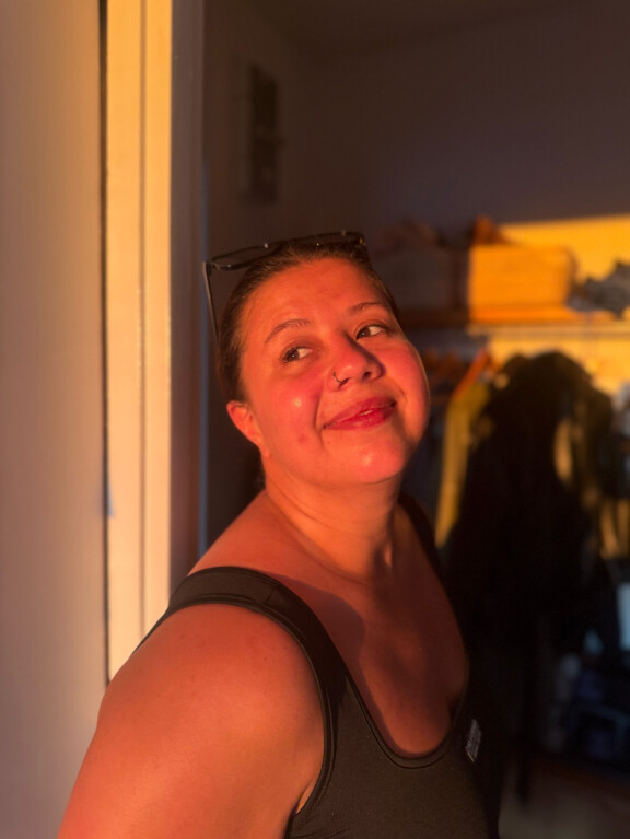 24-vuotias Karla on päättänyt vetäytyä julkisuudesta. Hän on aiemmin luonut uraa politiikan parissa. Nyt hän aikoo keskittyä opintoihinsa. Karla Karmala