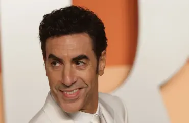 Borat-tähti, 53, iski OnlyFans-mallin – 26 vuoden ikäero