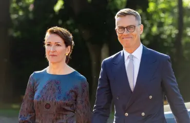 Jestas! Alexander Stubb ja Suzanne-puoliso repäisivät – Hollywoodin huippustylistilta suorat sanat