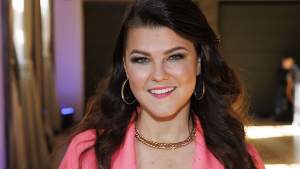 Saara Aalto: nolo kömmähdys! Saara Aalto Petolliset-sarjan lehdistötilaisuudessa.