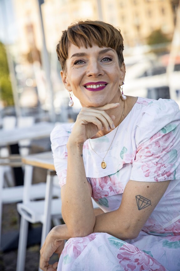 Maria kertoo teoksen löytyvän kokonaisuudessaan myös Youtubesta.