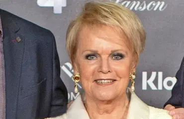 Uransa päättänyt Katri Helena: Yllättävä paluu!