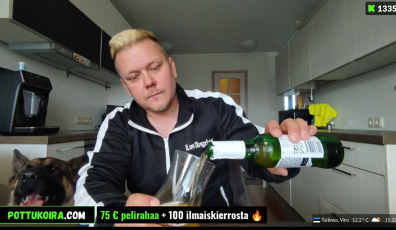 Korkki aukesi keskiviikkona ja sulkeutui lauantaina, kertoo Pottukoira. Vieressä Spuke-koira.