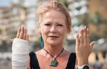 ”Löin turpaan pettäjämiestäni” – Miss XL -voittaja Johanna Karjusen liitto karahti rumasti karille