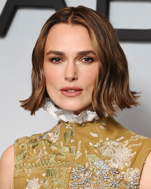 Keira The Woman In The Cabin -elokuvan ensi-illassa syyskuussa 2025.