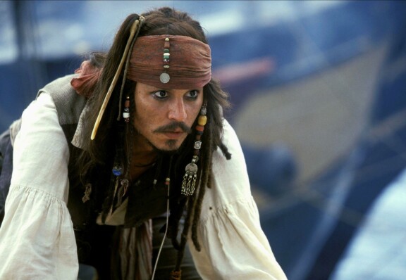 Jack Sparrow'ta voi hyvällä omatunnolla sanoa valkokankaiden ikimuistoisimmaksi merirosvokapteeniksi.