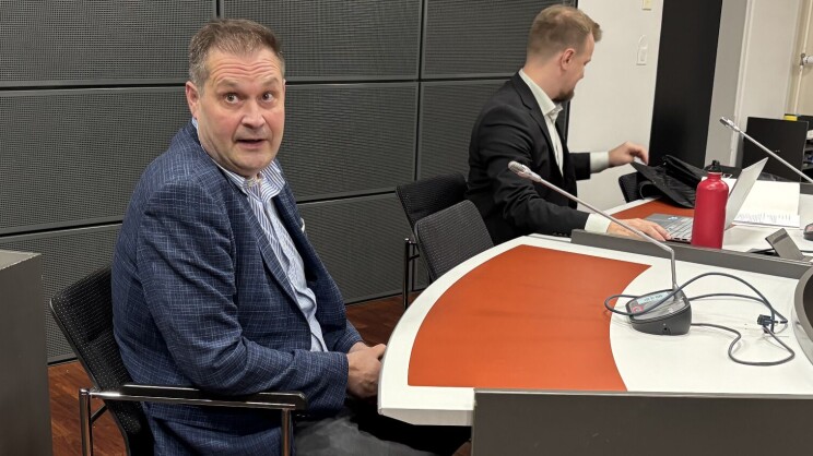 IS: Jethro Rostedtille jättisakot!