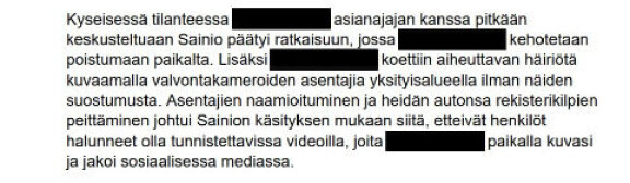 Rikoskomisario keskusteli pitkään Mikko Koivun asianajajan kanssa. Lopulta hän teki päätöksen, että Helena Koivu aiheutti 'yksityisalueella' häiriötä.