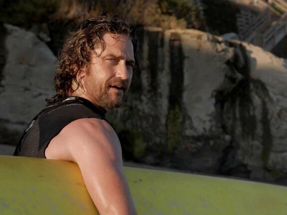 Chasing Mavericks -suffausonnettomuuden Gerard kokee uransa vaarallisimpana työtapaturmana. Chasing Maverick, 2012, Gerard Butler.
