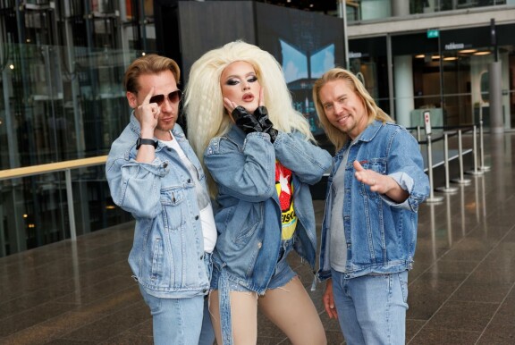 Miss Lumiere fiilisteli Pride-viikkoa Seiskan kanssa seuranaan Ismo Poutiainen ja Ari-Pekka Ruha.