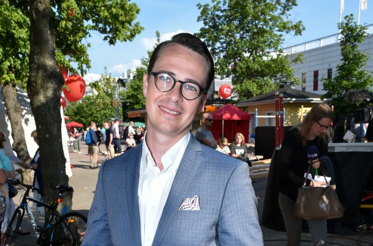 Aktiasta potkut saanut Carl Haglund kurvaili uudella öky-Porschella – kuvat!