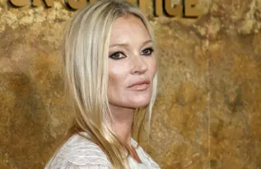 Kate Moss herättää huolta – poistui päihtyneenä pippaloista