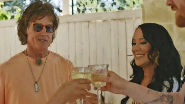 Oho! Ellen Jokikunnas ja Ronn Moss yhdessä illallisella
