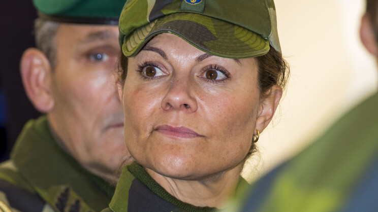 Ruotsin kuninkaalliset tarttuivat aseisiin – erikoiset kuvat kruununprinsessa Victoriasta