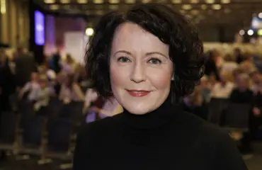 Oho! Jenni Haukio säväyttävässä asussa