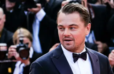 Missä mallirakas? Leonardo DiCaprio vaihtoi suudelmia toisen kaunottaren kanssa – kuvat!