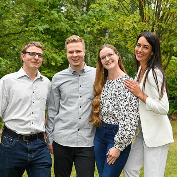 Joonaksen (toinen vasemmalta) lisäksi Maajussille morsian -ohjelman uudella kaudella nähdään lisäksi Arho, Anna-Reetta ja Victoria. R
