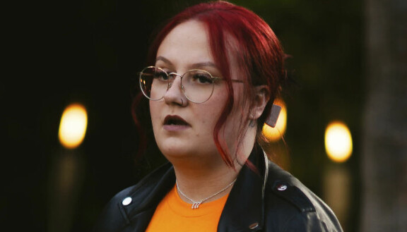 – Olen niin näin lähellä, että vi**u painan huomenna sitä vi**n nappulaa. Mä en katso tuollaista, että tulen nöyryytetyksi, Julia tuumaa iltanuotion jälkeen. Temptation Island Suomi: Julia, Sanni ja Inka