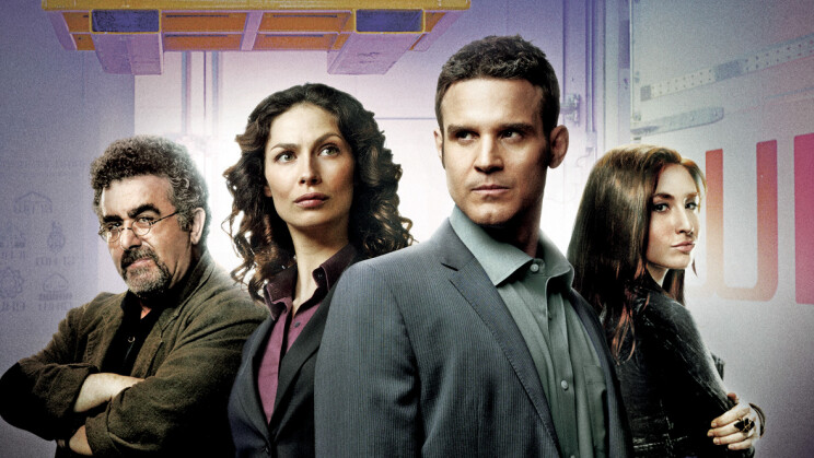 Onko tässä uusi Salaiset kansiot? Warehouse 13 -sarjan päähenkilöt yhteiskuvassa.