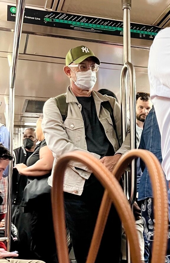 Hollywood-tähti sulautui newyorkilaisten joukkoon metrossa matkustaessaan.
