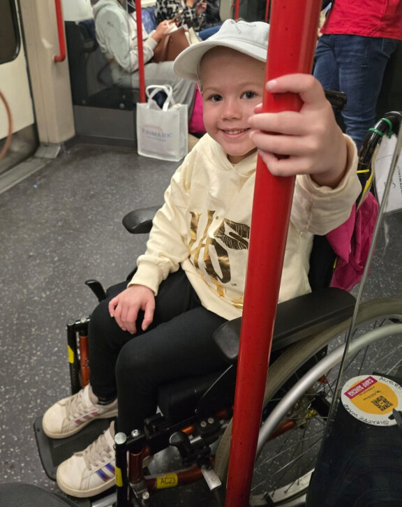 Aubrey jatkaa hoitojaan toiveikkaana ja suunnittelee jo paluuta koulun arkeen. Hän on osoittanut valtavaa rohkeutta.