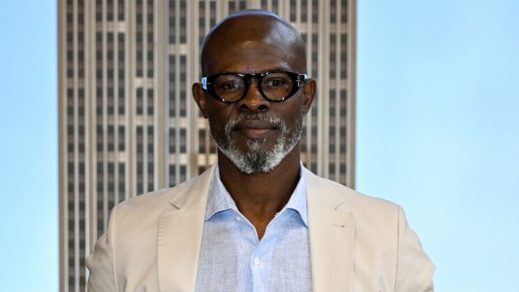 Koditon näyttelijä Djimon Hounsou nukkui puistossa ja peseytyi suihkulähteessä