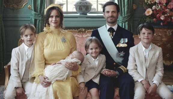 Ei enää bile- eikä Chutney-Sofia, vaan kolmen kruunun valtakunnan prinsessana hovin virallisessa muotokuvassa unelmien prinssinsä ja neljän lapsen kanssa.