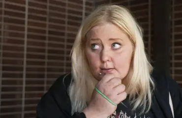 Huumevastaisesta Ninasta tuli narkomaani - tällaista on elämä asunnottomana