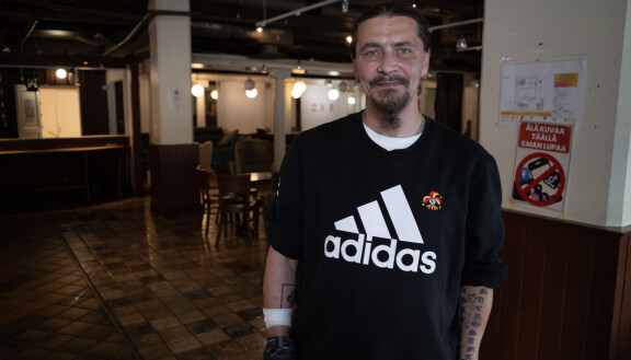 Entinen koditon ja päihteiden käyttäjä Janne Heimonen auttaa nyt vastaavasti muita.