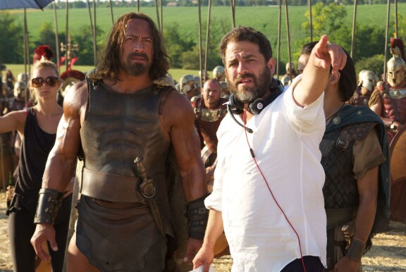 Brett Ratner ja Dwayne Johnson elokuvan Hercules kuvauksissa.