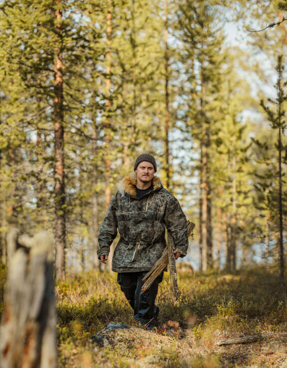 Nälkäänsä Eetu helpotti jäkälällä, joka soveltuu ravinnoksi vain huolellisen käsittelyn jälkeen.