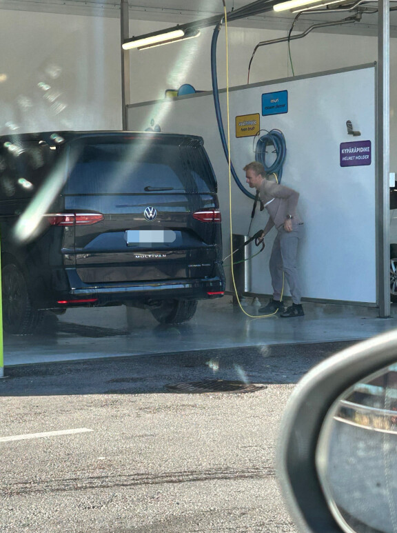 Heikki saattoi joko säästää rahaa tai ottaa pesun oman rentoumisenaan.