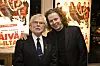 Tältä näytti Jukka Leppilampi (oikealla) vuonna 2008 8 päivää ensi-iltaan elokuvan ensi-illassa. Vasemmalla Jukan isä Veikko, joka on siis Mikko Leppilammen isoisä.