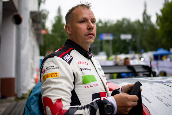 Jonne Halttunen oletti, että rallihommat Kalle Rovanperän kanssa olisivat jatkuneet. Jonne Halttunen Jyväskylän Secto Rally Finlandissa elokuussa 2024.