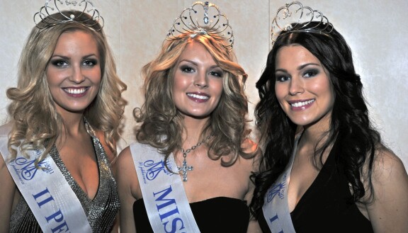 Sara kruunattiin Miss Suomeksi vuonna 2011, kun Pia Pakarinen (nyk. Lamberg) luopui kruunustaan kohun saattelemana.